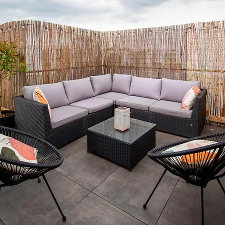 Penthouse-ferienwohnung Mit Dachterrasse Wlan Smart-tv Ueberdachter Parkplatz Wallbox Apartmán