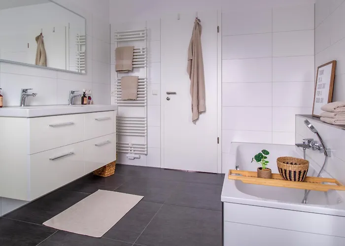 Apartman Penthouse-ferienwohnung Mit Dachterrasse Wlan Smart-tv Ueberdachter Parkplatz Wallbox