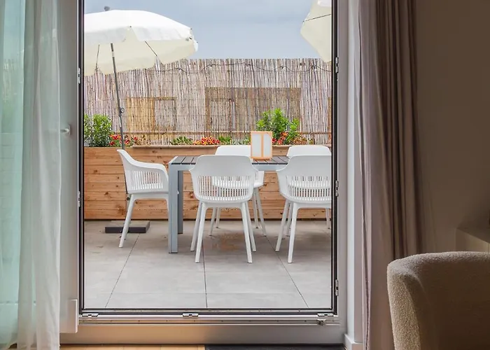 Penthouse-ferienwohnung Mit Dachterrasse Wlan Smart-tv Ueberdachter Parkplatz Wallbox Apartman *